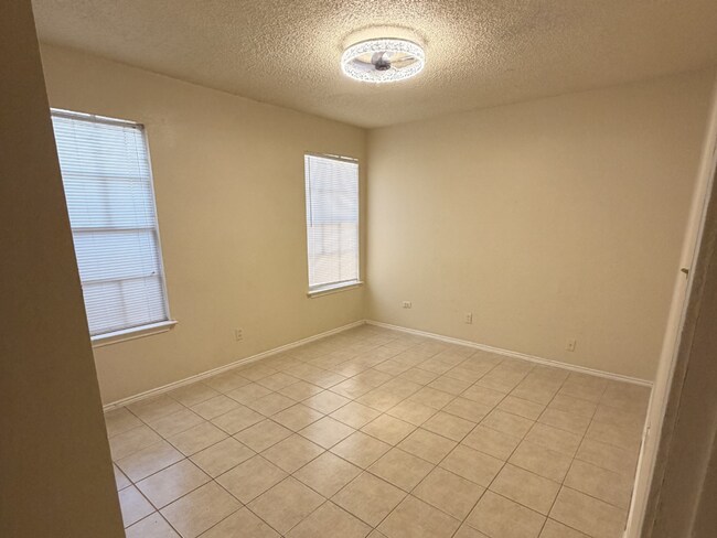 Building Photo - Bright & Inviting 2-Bedroom Duplex in a Highly Desirable Central Location