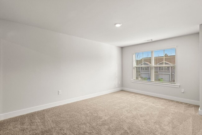 Building Photo - Brand New Town Home close to the beach!