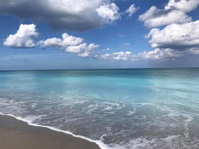 Building Photo - 459 SW Paar Dr