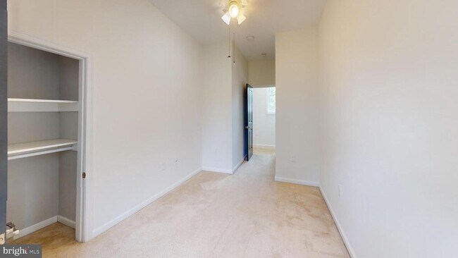 Building Photo - 452 Oakwood St SE