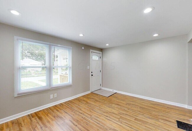 Building Photo - Coming Soon! | Renovated 2BR Home + Bonus Room | Available March 1st