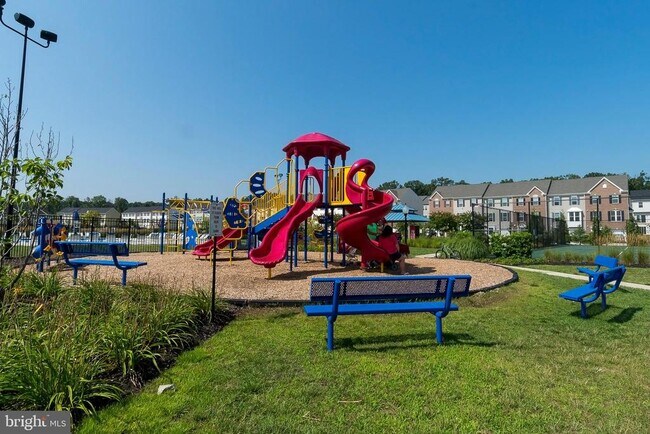 Building Photo - 7530 Stonehouse Run Dr