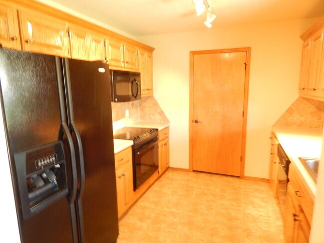 Building Photo - Great Home in Edmond School District + Ref...