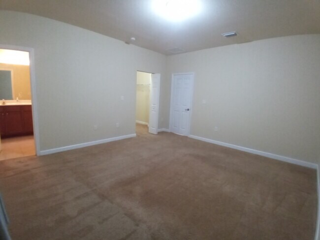 Building Photo - 9010 SW 169th Ave