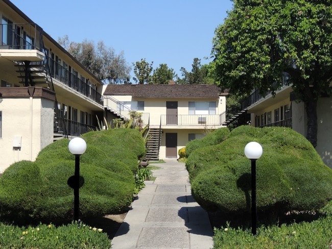 Courtyard - Bascom House Apt