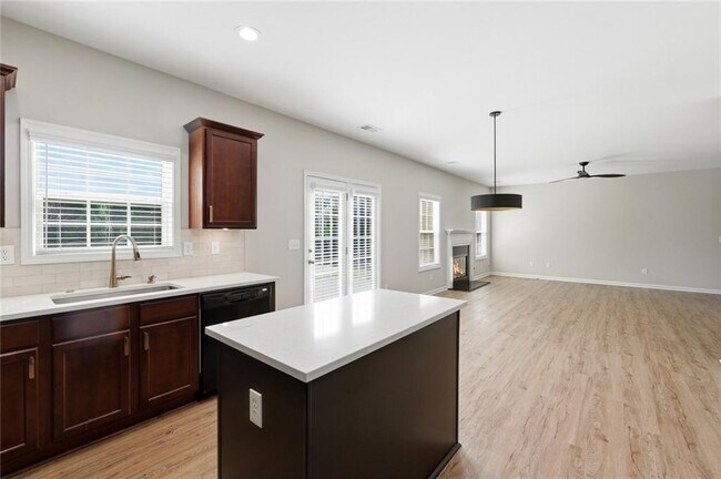 Building Photo - 2725 Blackstock Dr