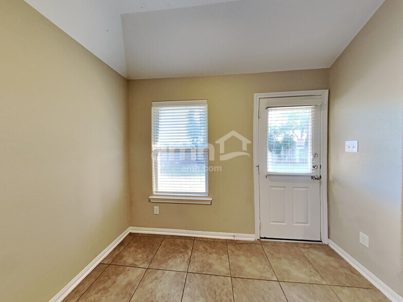 Building Photo - 5318 Rio Dr