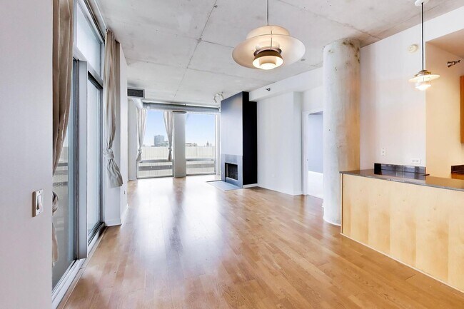 Building Photo - 720 N Larrabee St