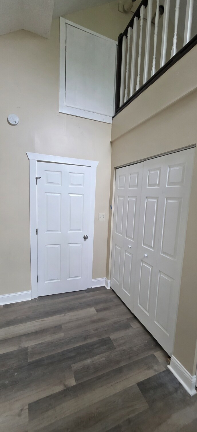 Building Photo - 10102 Main St