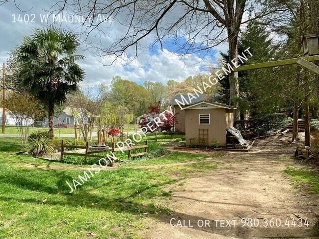 Building Photo - 1402 W Mauney Ave