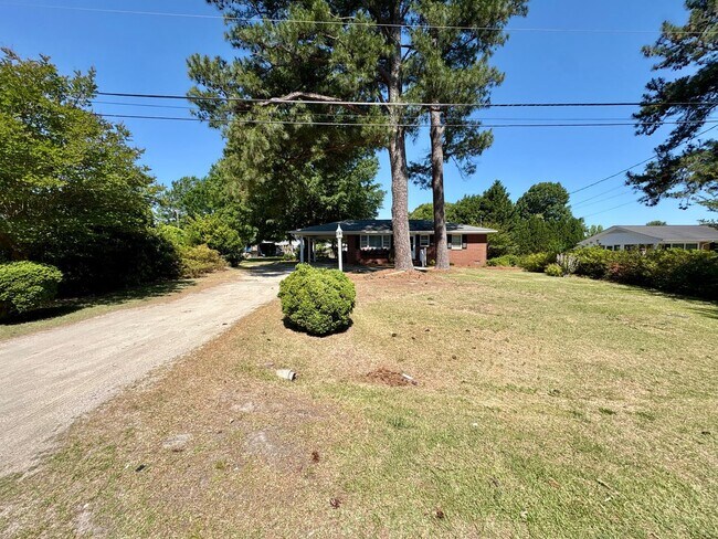 Building Photo - Adorable 2 Bedroom Home in the Heart of Nashville!