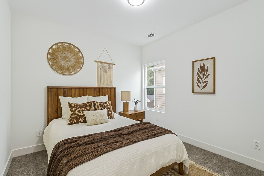 Building Photo - 2142 18th Ave N