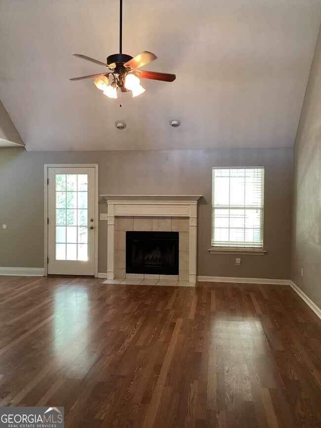 Building Photo - 365 Creekside Dr