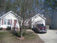 Building Photo - Wonderful 3 bedroom, 2 bathroom, home with fenced in yard! Available December 21, 2025!