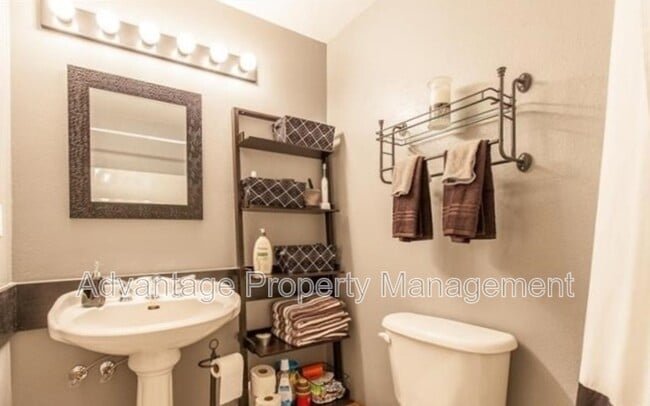 Building Photo - 3122 30th Ave SE