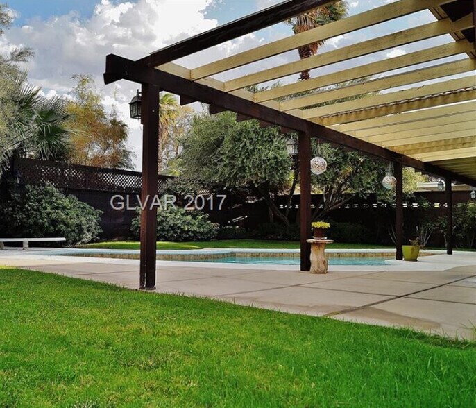 Building Photo - 4689 La Fonda Dr