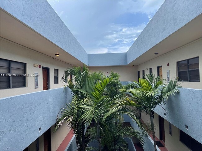 Building Photo - 1250 Lincoln Rd