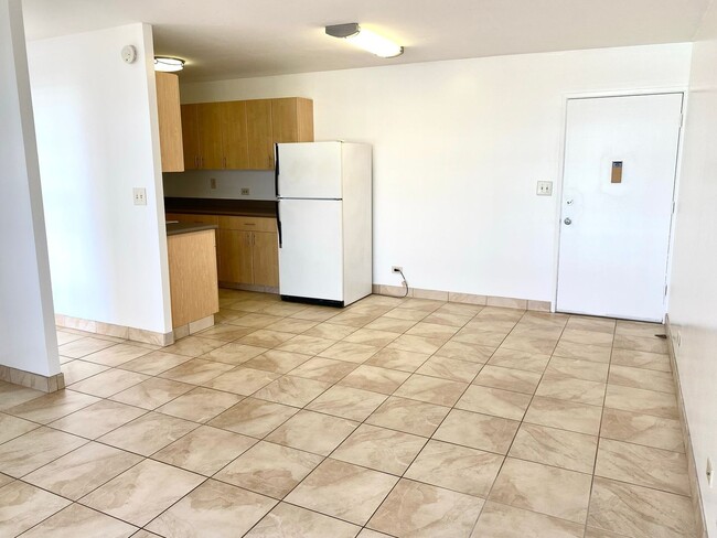 Building Photo - Liliha Square - 2 Bedroom 1 Bath 1 Parking