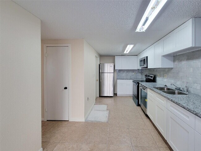 Building Photo - "Charming 3-Bed, 2-Bath Gem in Missouri City - Your Ideal Home Awaits!"