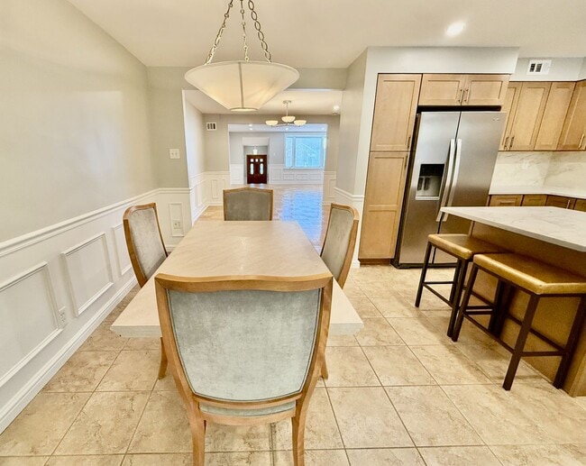 Building Photo - RARELY Offered completely RENOVATED PACKER PARK 3 Bedroom/2.5 Bath HOME w/ Central AC-HARDWOOD Fl...