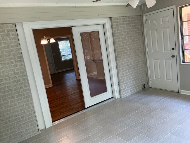 Building Photo - Now Available! Newly Renovated 3 BR/2 BA i...