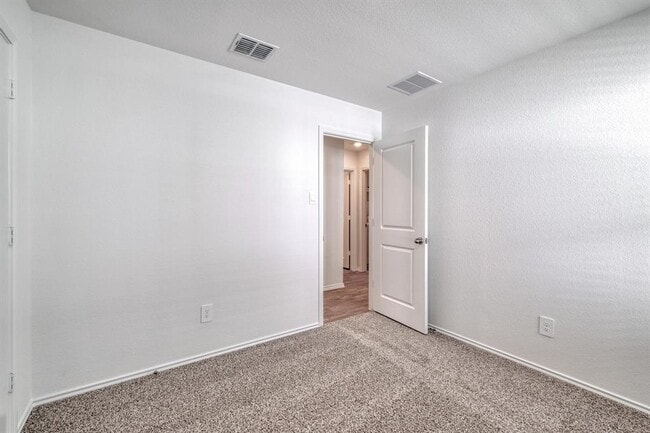 Building Photo - 346 Bull Lake Cir