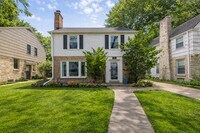 Building Photo - 908 E Hampton Rd