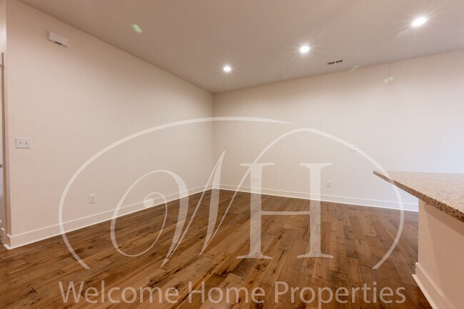 Building Photo - 22 NE Hadley Way
