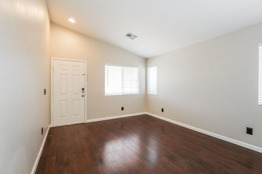 Building Photo - 9008 Crooked Shell Ave