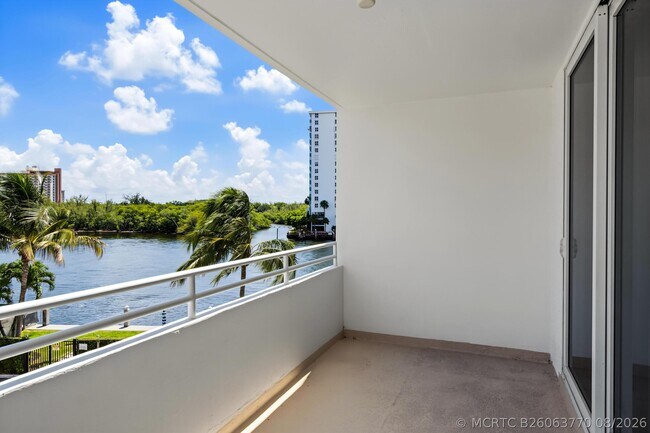Building Photo - 888 Intracoastal Dr