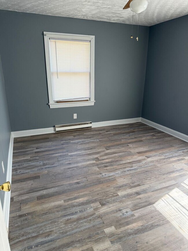 Building Photo - 915 S Kates Ln