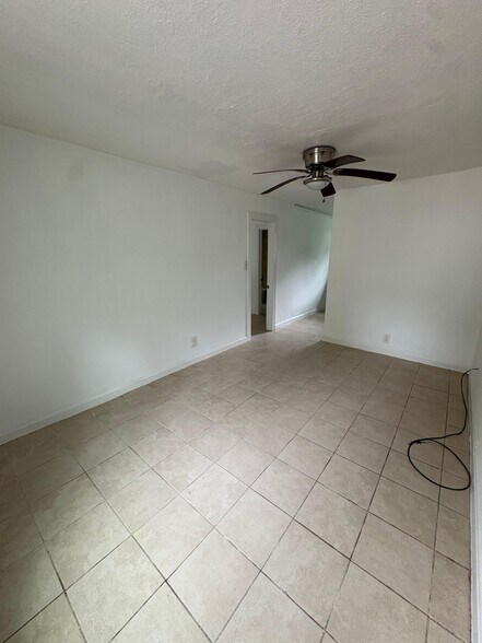 Building Photo - 702 Rosedale St