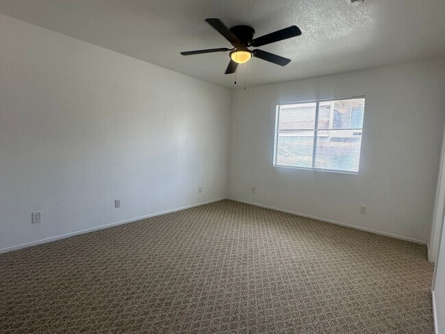 Building Photo - 9848 Sally Ave