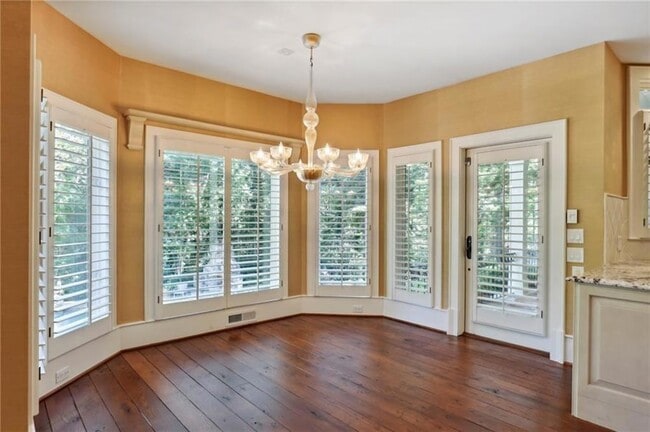 Building Photo - 1965 W Wesley Rd NW