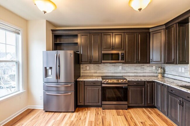 Building Photo - 2455 N Berkshire Rd