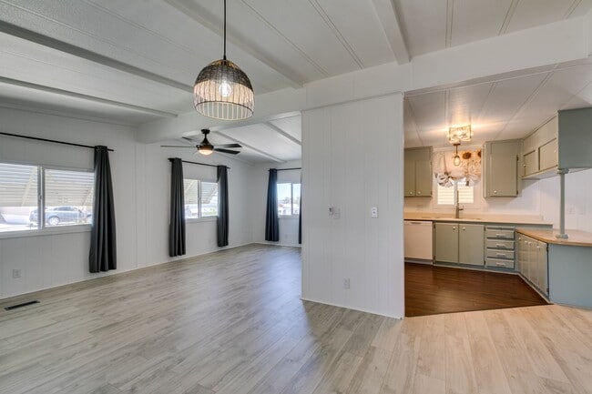 Building Photo - Beautifully Remodeled Boulder City Home with Spacious Backyard Retreat