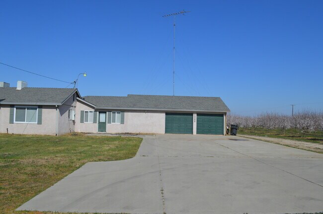 Building Photo - 15290 Sunset Dr