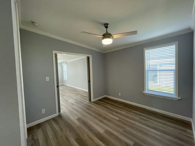 Building Photo - 4104 Guilder St