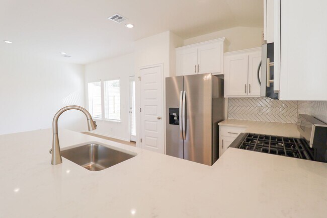 Building Photo - 3 Bed | 2 Bath in Owasso!