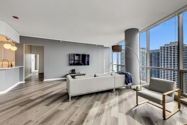 Building Photo - 420 E Waterside Dr