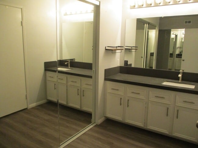 Building Photo - Mission Valley Newly Remodeled 2 Bdr 2 Bat...
