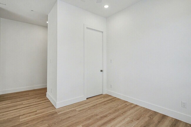 Building Photo - Be the first to live in Unit 203 at 2217 Fitzhugh—a brand-new 2026 construction offering 628 sq f...