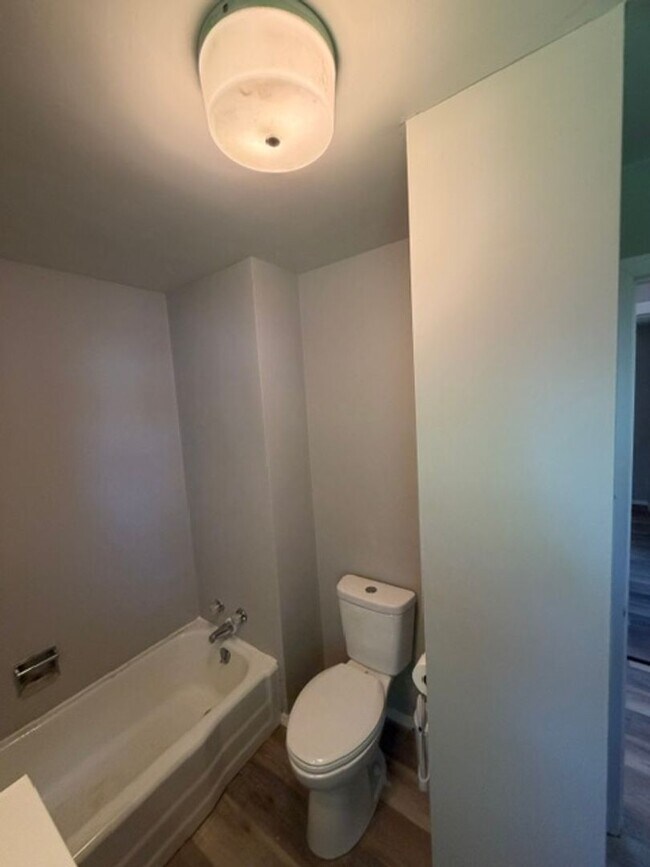 Building Photo - House for Rent in Bartonville 3 BR / 1 BA