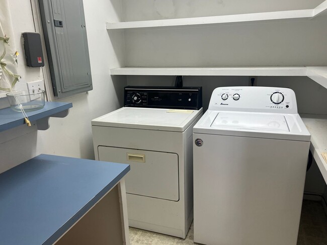 Building Photo - Studio Apartment in Wellborn, near downtown. All Utilities included.