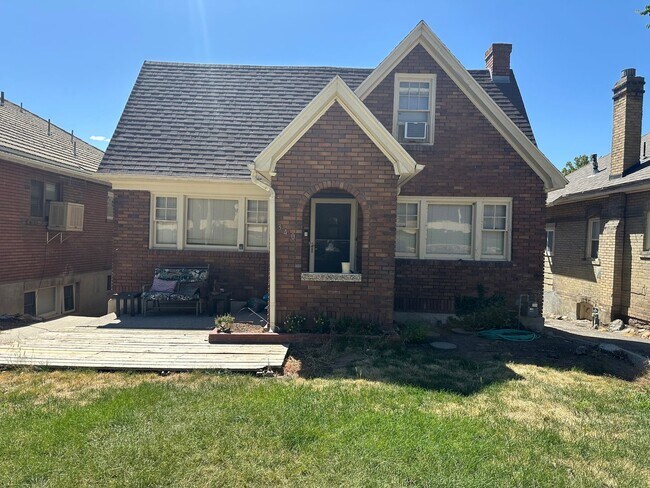 Primary Photo - 340 S University St
