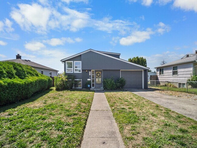 Building Photo - Spacious 2-Bedroom Home with Private Deck,...
