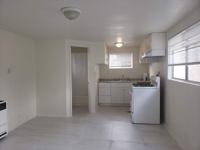 Building Photo - Bryant