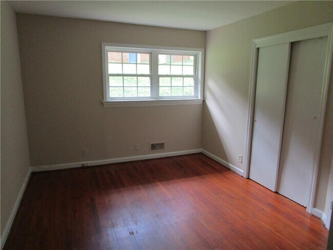 Building Photo - 1147 Enota Cir NE
