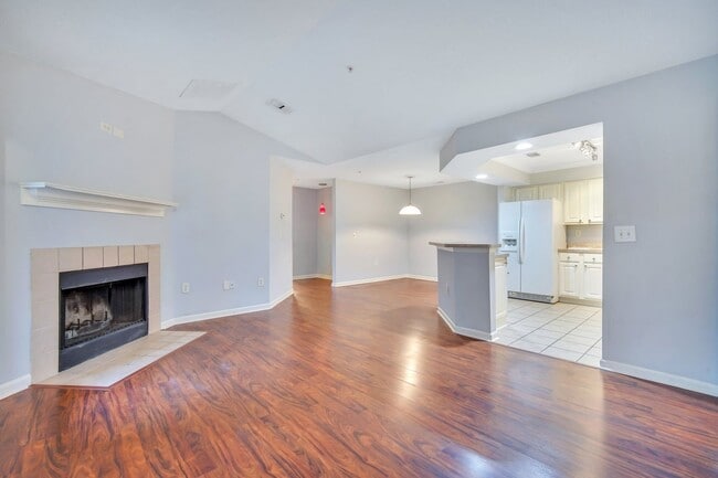 Building Photo - Stylish Condo On Hilton Head Island – Available Now!