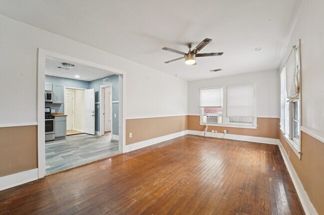 Building Photo - 5224 Bernardo De Galvez Ave